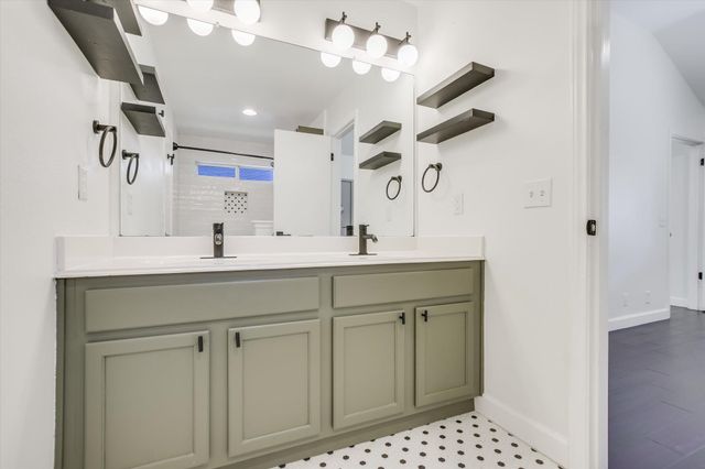 906 Iris DR, Georgetown, TX 78626