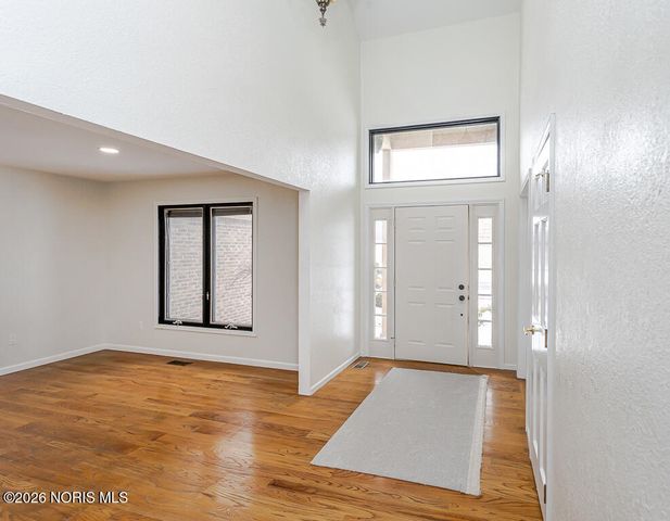 658 E Shoreline Drive, Holland, OH 43528