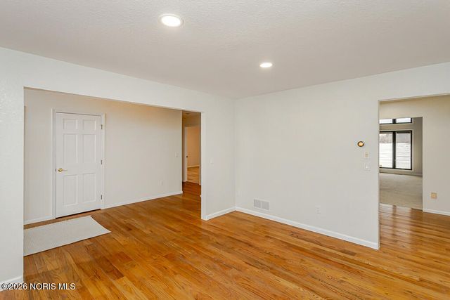 658 E Shoreline Drive, Holland, OH 43528