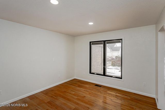 658 E Shoreline Drive, Holland, OH 43528