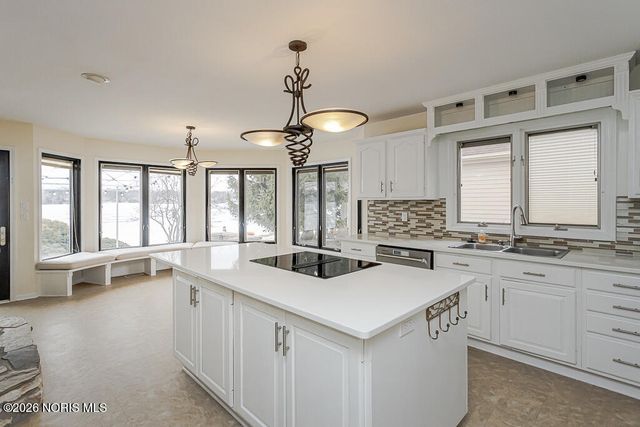 658 E Shoreline Drive, Holland, OH 43528