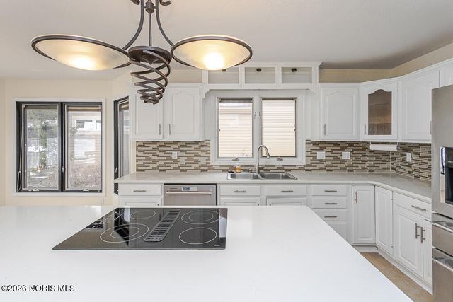 658 E Shoreline Drive, Holland, OH 43528