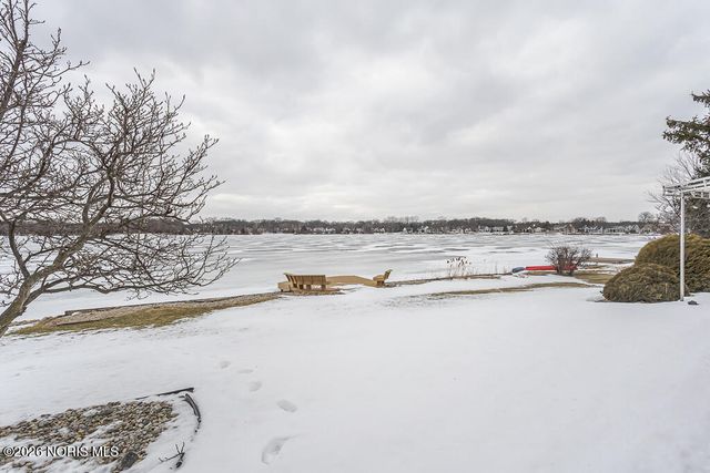 658 E Shoreline Drive, Holland, OH 43528