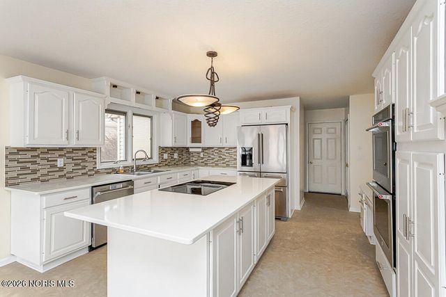 658 E Shoreline Drive, Holland, OH 43528