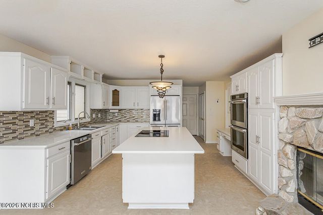 658 E Shoreline Drive, Holland, OH 43528