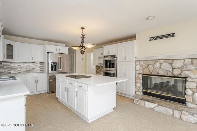 658 E Shoreline Drive, Holland, OH 43528