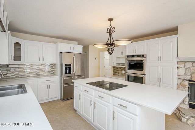 658 E Shoreline Drive, Holland, OH 43528