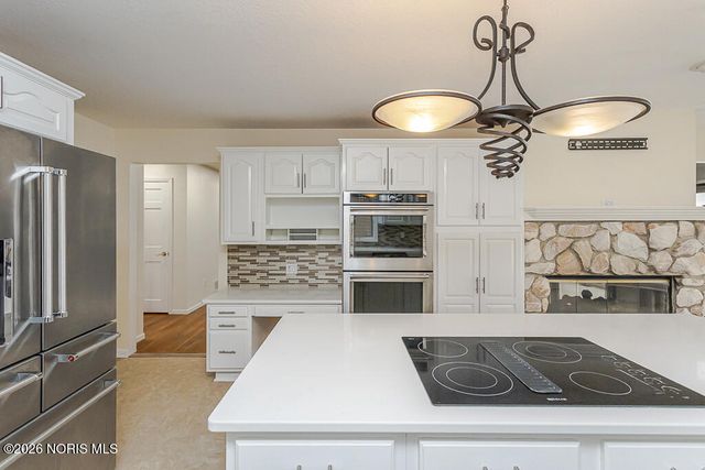 658 E Shoreline Drive, Holland, OH 43528