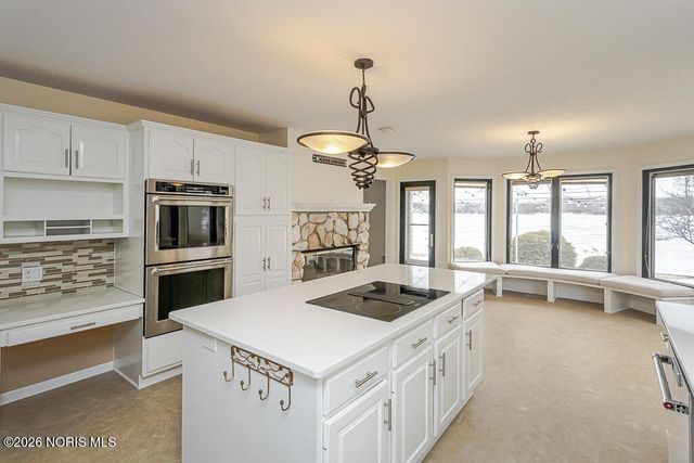 658 E Shoreline Drive, Holland, OH 43528