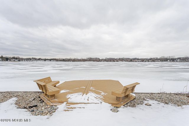 658 E Shoreline Drive, Holland, OH 43528