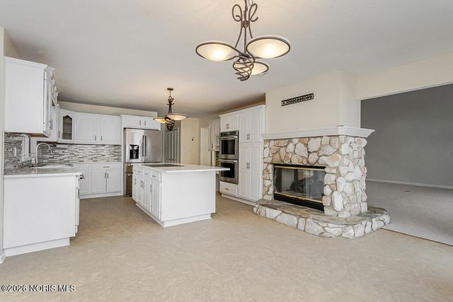 658 E Shoreline Drive, Holland, OH 43528