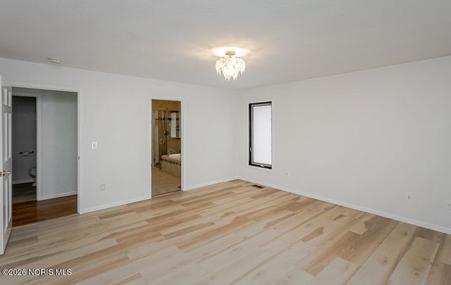 658 E Shoreline Drive, Holland, OH 43528