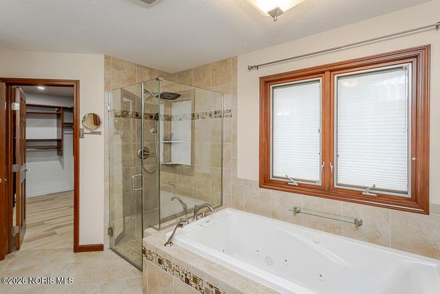 658 E Shoreline Drive, Holland, OH 43528