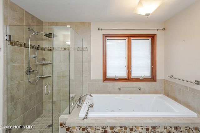 658 E Shoreline Drive, Holland, OH 43528