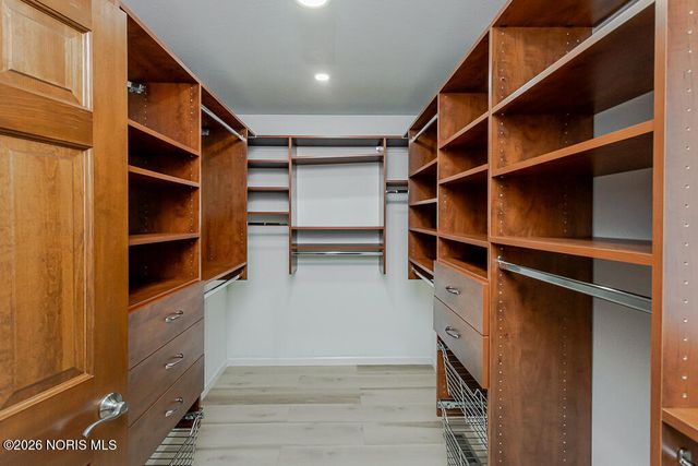 658 E Shoreline Drive, Holland, OH 43528