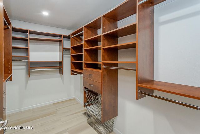 658 E Shoreline Drive, Holland, OH 43528