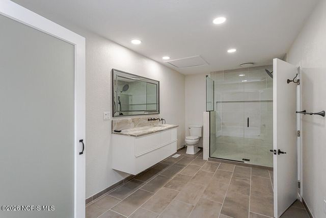 658 E Shoreline Drive, Holland, OH 43528