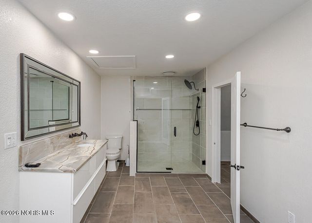 658 E Shoreline Drive, Holland, OH 43528