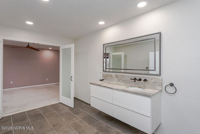 658 E Shoreline Drive, Holland, OH 43528