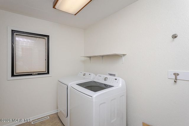 658 E Shoreline Drive, Holland, OH 43528