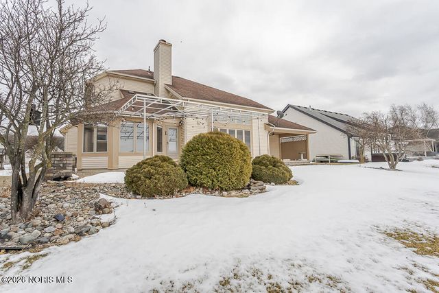 658 E Shoreline Drive, Holland, OH 43528