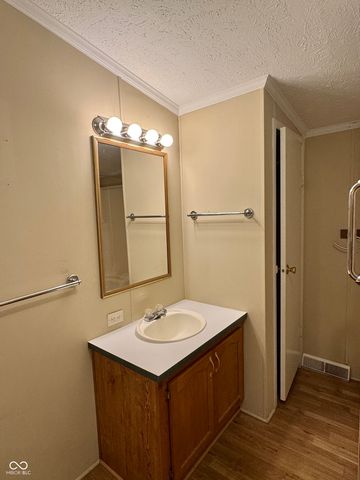 74 Tennessee, Clayton, IN 46118