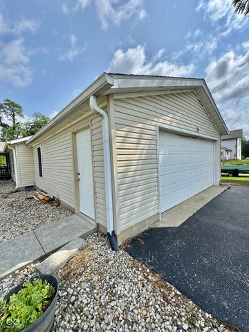 74 Tennessee, Clayton, IN 46118