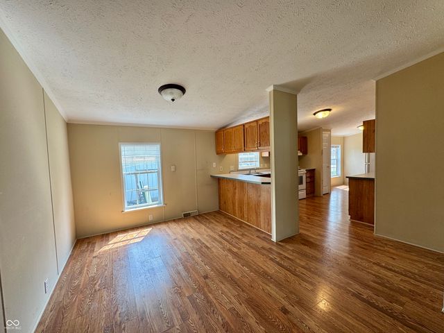 74 Tennessee, Clayton, IN 46118