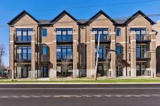790 E Irving Park Road 1W, Roselle, IL 60172