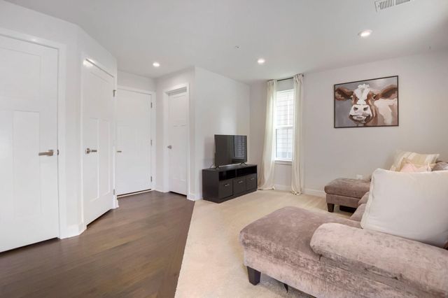 639 COLINDALE, Baltimore, MD 21220