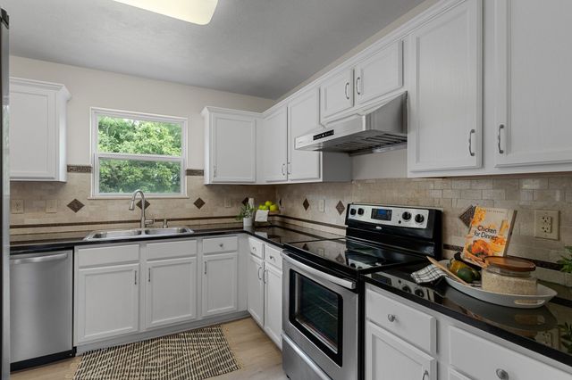 1052 Gannett Rd, Hendersonville, TN 37075