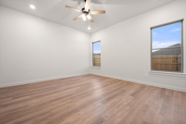 2401 Aberdeen Avenue, Wolfforth, TX 79382