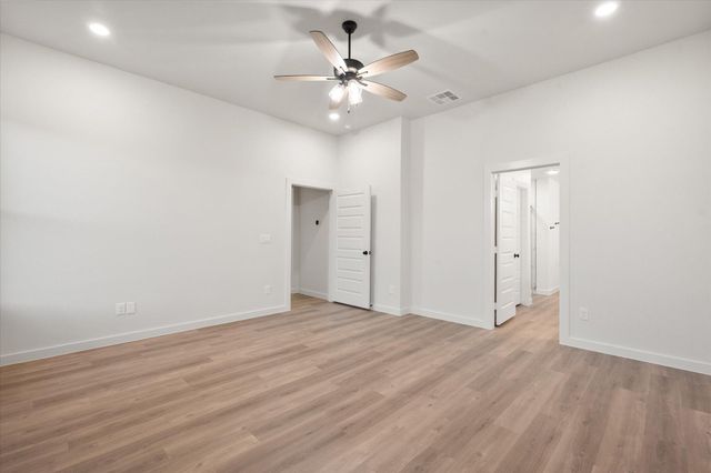 2401 Aberdeen Avenue, Wolfforth, TX 79382