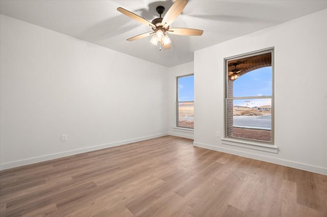 2401 Aberdeen Avenue, Wolfforth, TX 79382