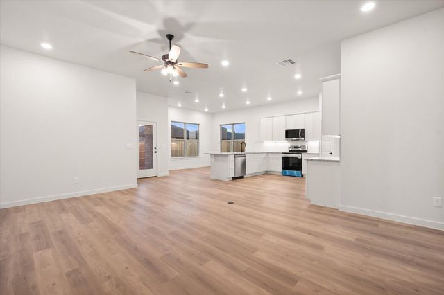 2401 Aberdeen Avenue, Wolfforth, TX 79382