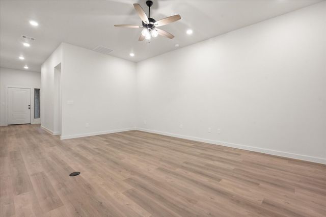 2401 Aberdeen Avenue, Wolfforth, TX 79382