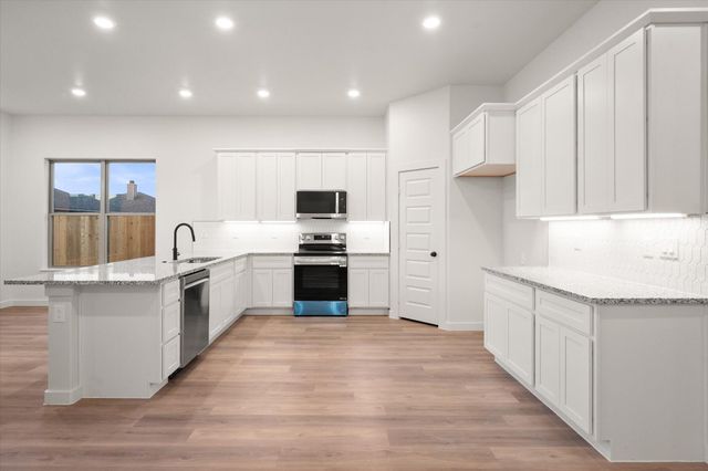 2401 Aberdeen Avenue, Wolfforth, TX 79382