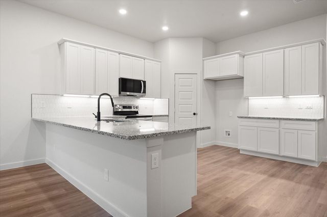 2401 Aberdeen Avenue, Wolfforth, TX 79382