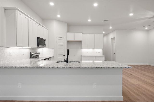 2401 Aberdeen Avenue, Wolfforth, TX 79382