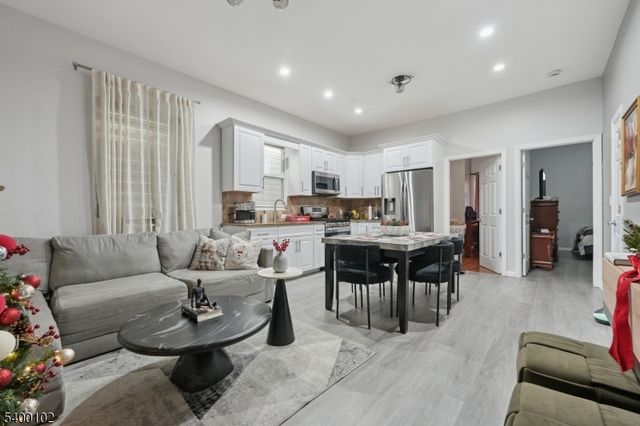 717 16Th St, Union City, NJ 07087