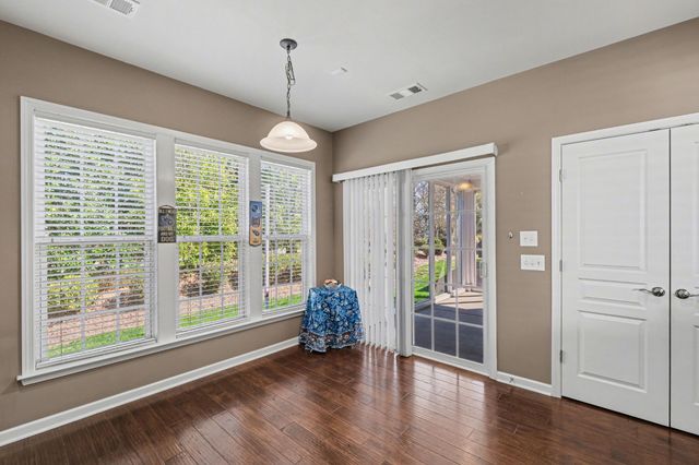 220 Old Towne Dr, Mount Juliet, TN 37122