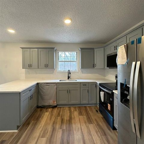 318 SE Bent Tree Drive, Blue Springs, MO 64014