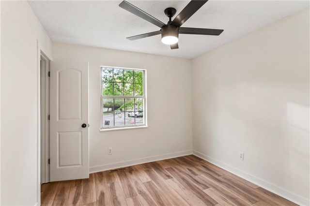 318 SE Bent Tree Drive, Blue Springs, MO 64014