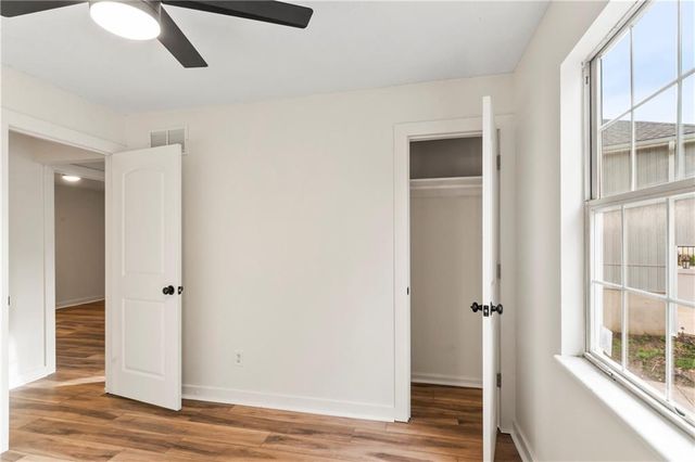 318 SE Bent Tree Drive, Blue Springs, MO 64014