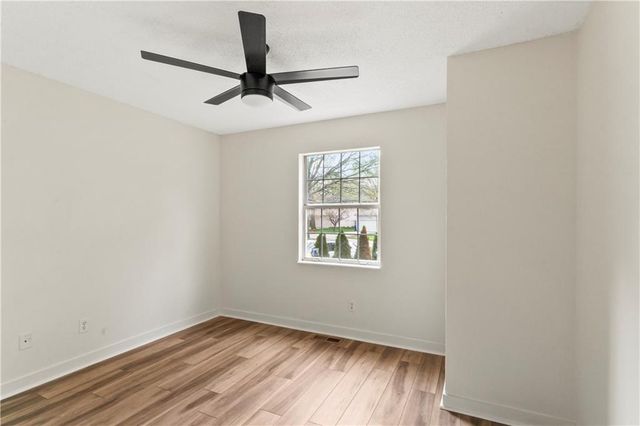 318 SE Bent Tree Drive, Blue Springs, MO 64014