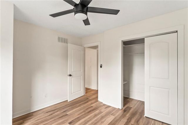 318 SE Bent Tree Drive, Blue Springs, MO 64014
