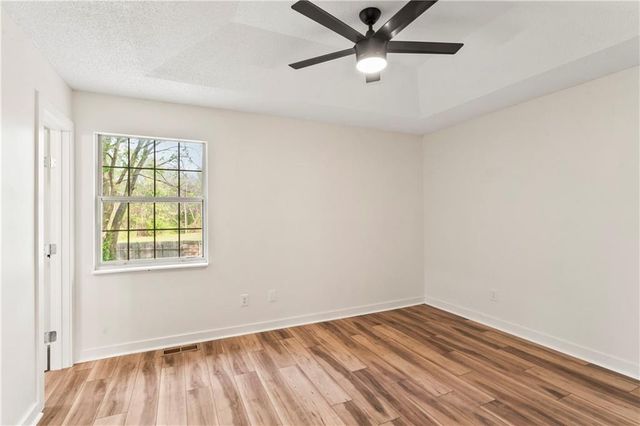 318 SE Bent Tree Drive, Blue Springs, MO 64014