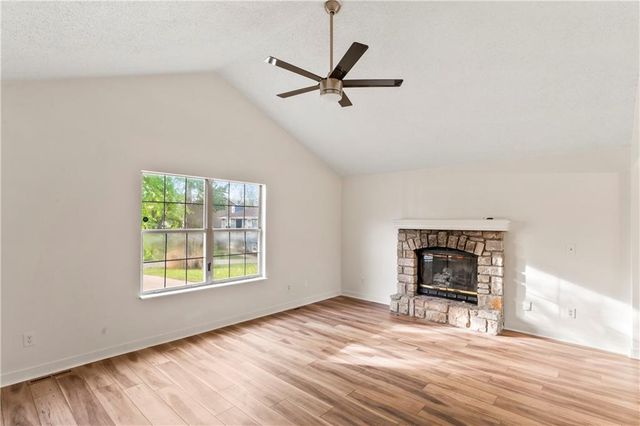 318 SE Bent Tree Drive, Blue Springs, MO 64014