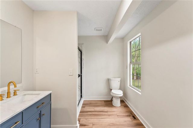 318 SE Bent Tree Drive, Blue Springs, MO 64014