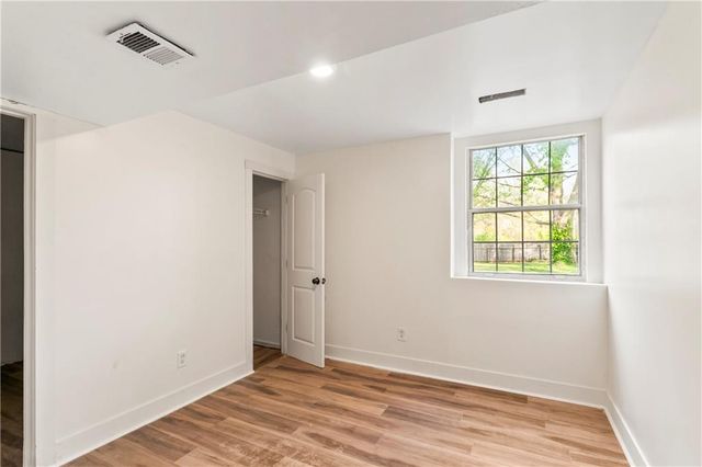 318 SE Bent Tree Drive, Blue Springs, MO 64014